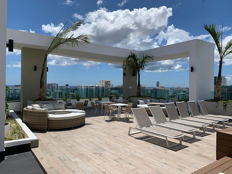 ★RooftopPool-CityViews-Gym-WiFi-A/C-1BR-YellowKey★