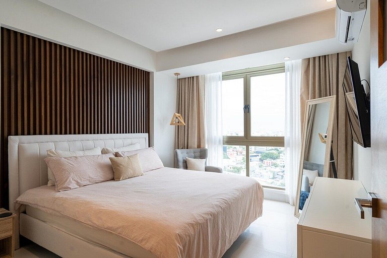★RooftopPool-KINGbed-Views-Gym-WiFi-A/C-YellowKey★