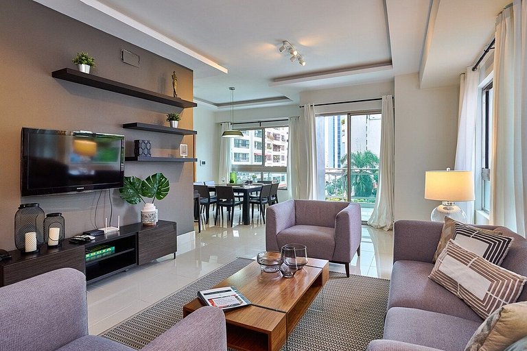 Luxury-3BR-KingBed-50mbWiFi-CityCntr-A/C-YellowKey