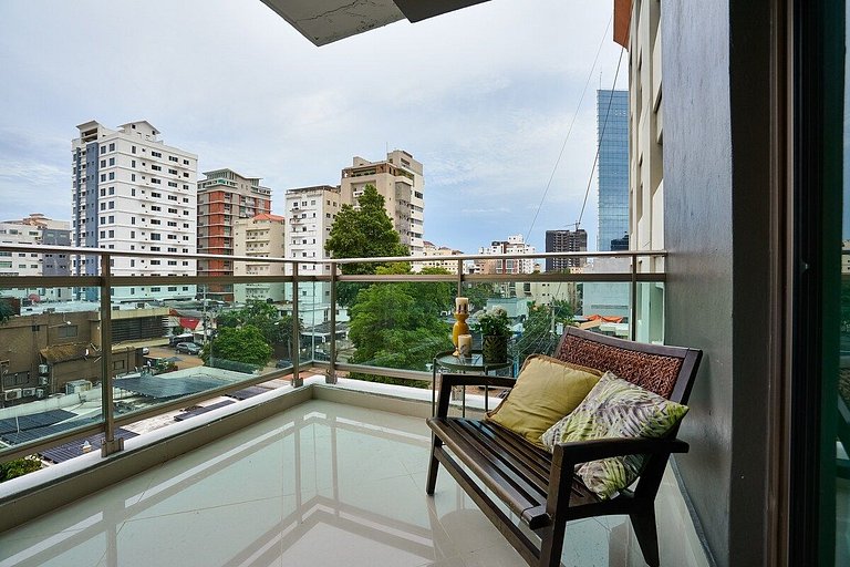 Luxury-3BR-KingBed-50mbWiFi-CityCntr-A/C-YellowKey
