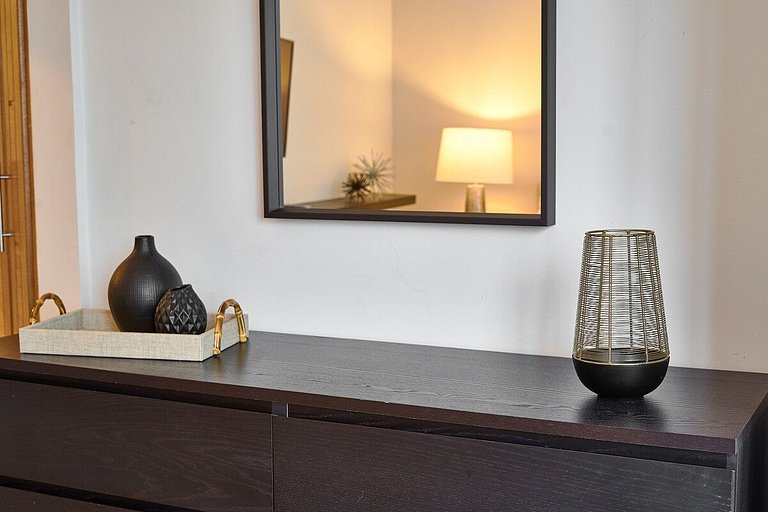 Luxury-3BR-KingBed-50mbWiFi-CityCntr-A/C-YellowKey