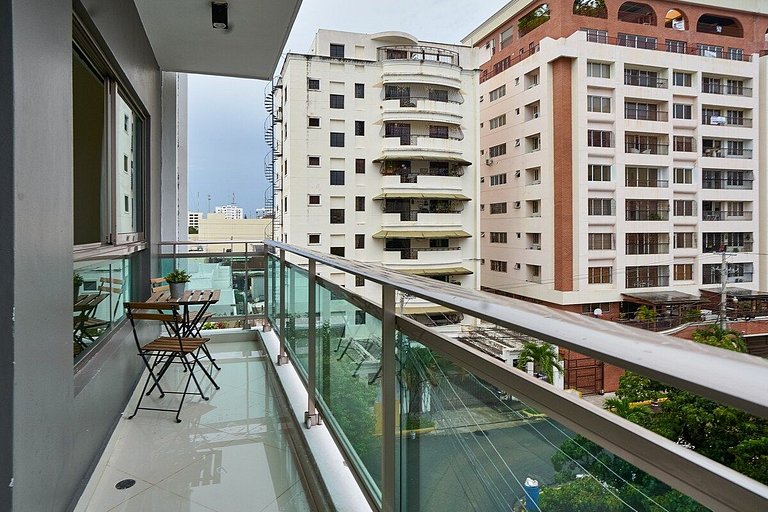 Luxury-3BR-KingBed-50mbWiFi-CityCntr-A/C-YellowKey