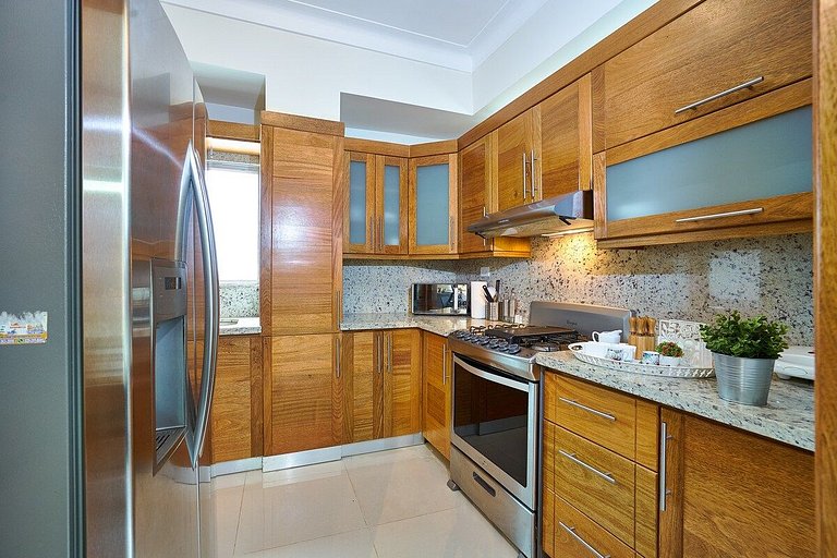 Luxury-3BR-KingBed-50mbWiFi-CityCntr-A/C-YellowKey