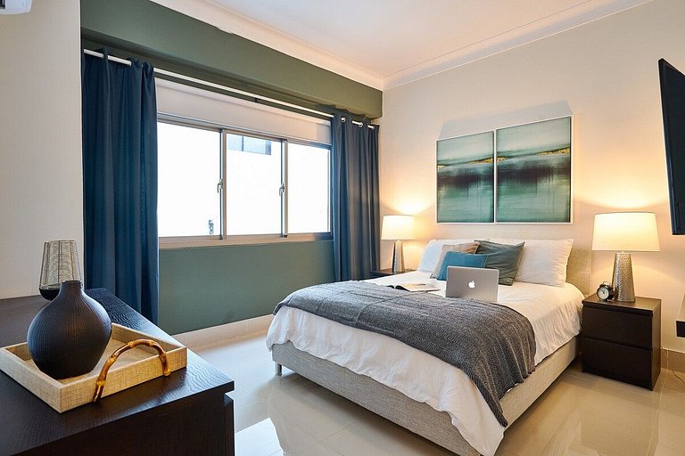 Luxury-3BR-KingBed-50mbWiFi-CityCntr-A/C-YellowKey