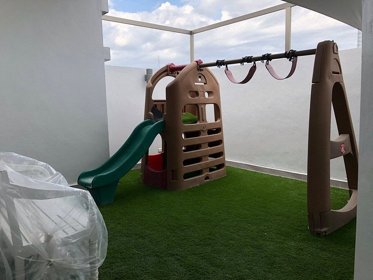 Luxury-3BR-KingBed-50mbWiFi-CityCntr-A/C-YellowKey