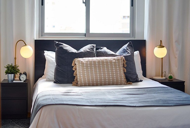 Upscale 1BR apartment near Blue mall with rooftop by Yellowk