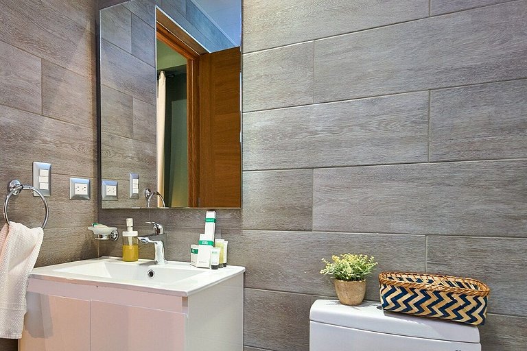 Upscale 1BR apartment near Blue mall with rooftop by Yellowk
