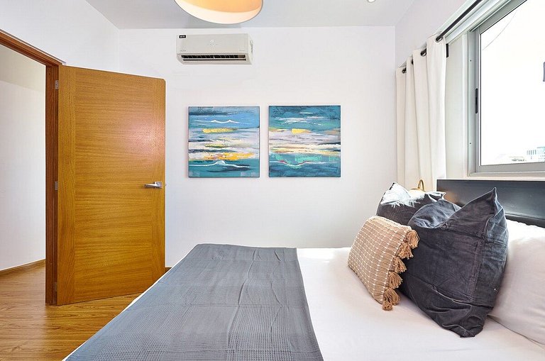 Upscale 1BR apartment near Blue mall with rooftop by Yellowk
