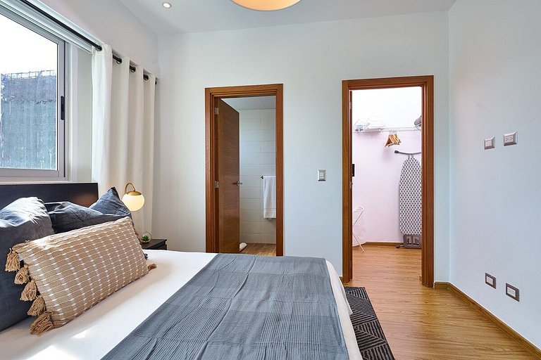 Upscale 1BR apartment near Blue mall with rooftop by Yellowk