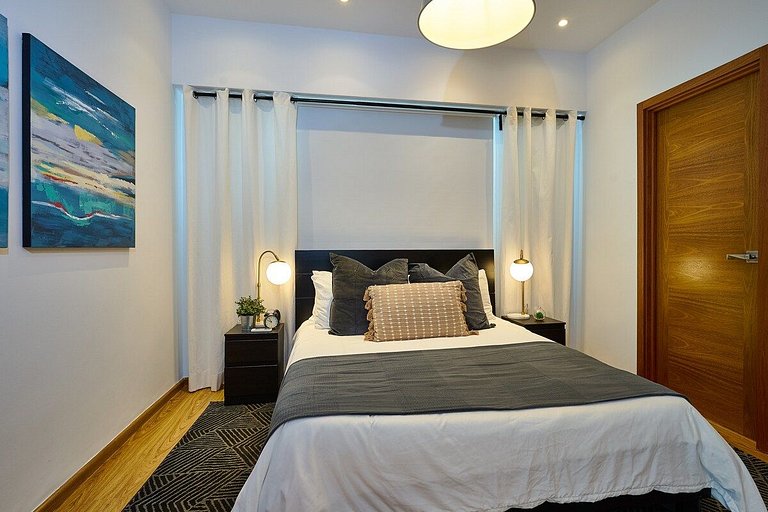 Upscale 1BR apartment near Blue mall with rooftop by Yellowk