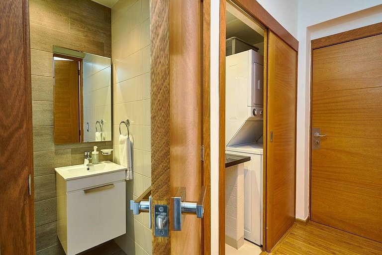 Upscale 1BR apartment near Blue mall with rooftop by Yellowk
