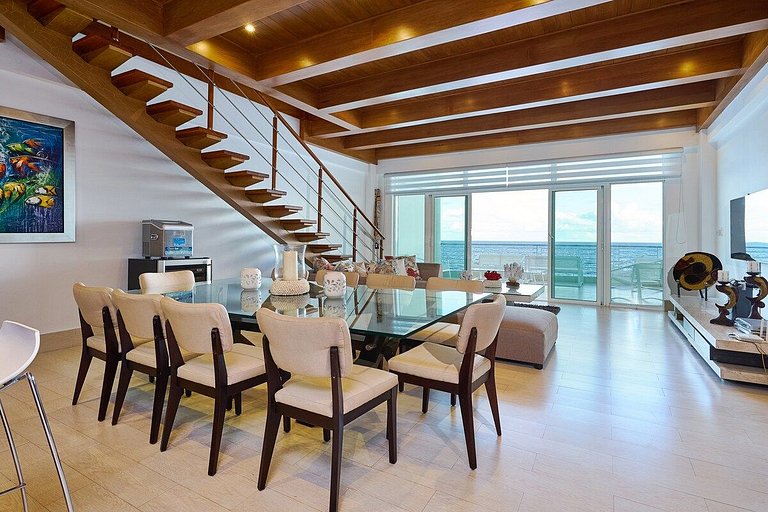 Majestic, Beach Front Penthouse 5BR w/VIEW, POOL