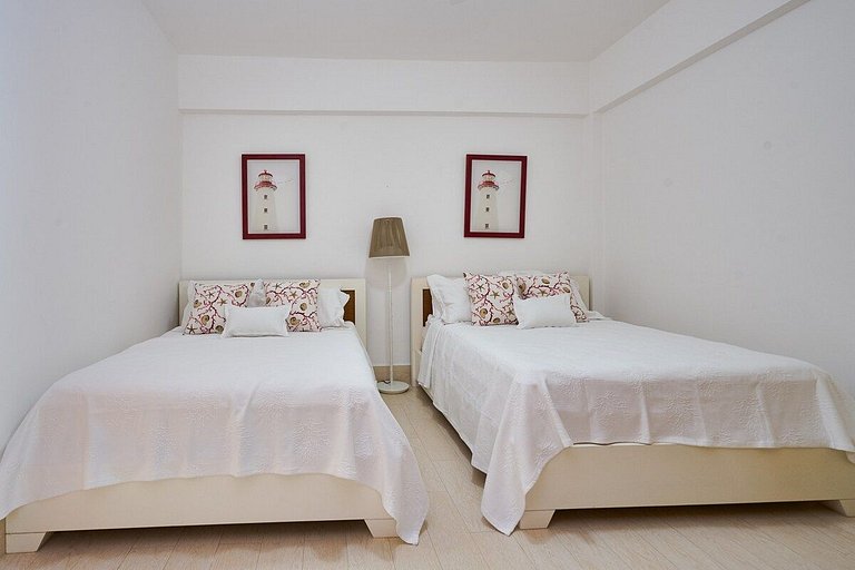 Majestic, Beach Front Penthouse 5BR w/VIEW, POOL
