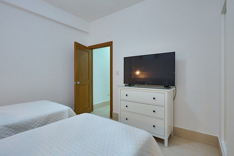 Majestic, Beach Front Penthouse 5BR w/VIEW, POOL