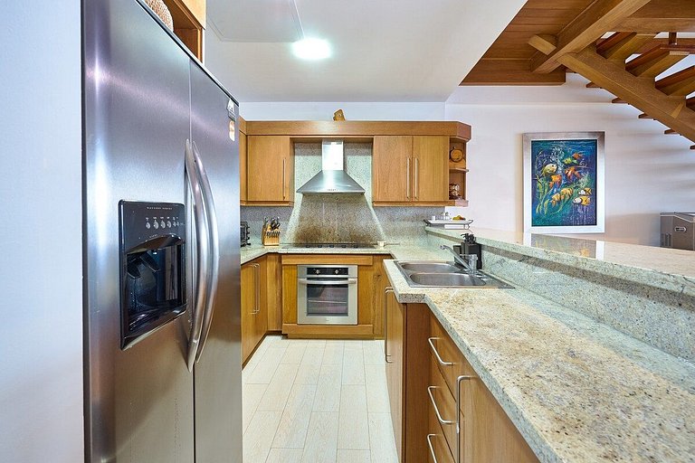 Majestic, Beach Front Penthouse 5BR w/VIEW, POOL