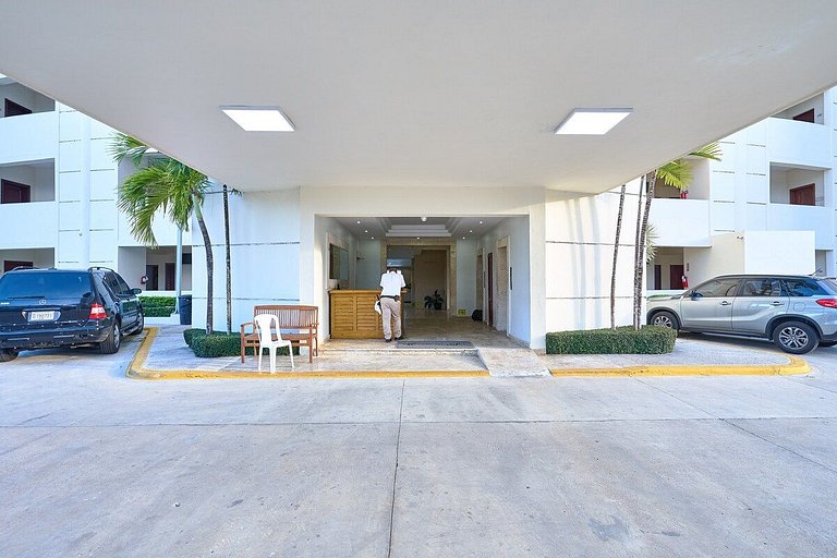 Majestic, Beach Front Penthouse 5BR w/VIEW, POOL