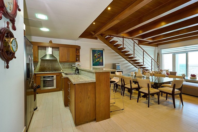 Majestic, Beach Front Penthouse 5BR w/VIEW, POOL