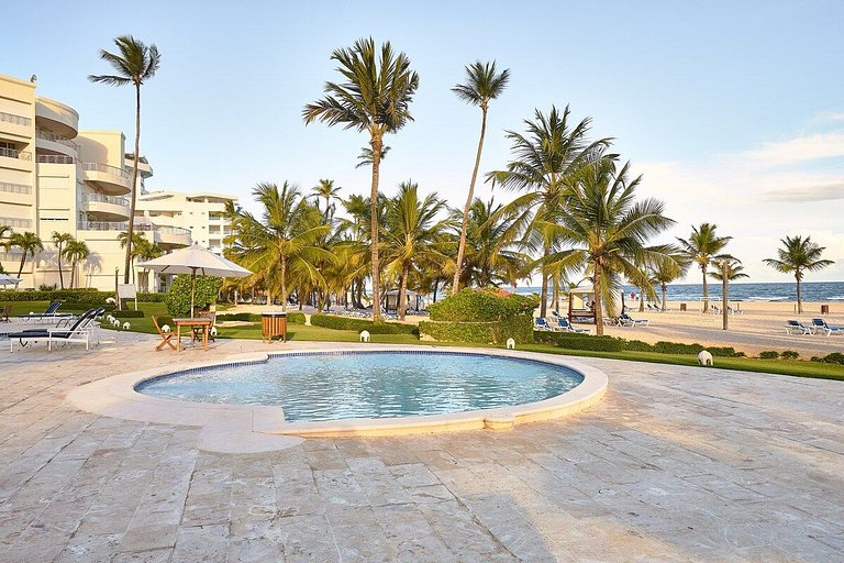 Majestic, Beach Front Penthouse 5BR w/VIEW, POOL