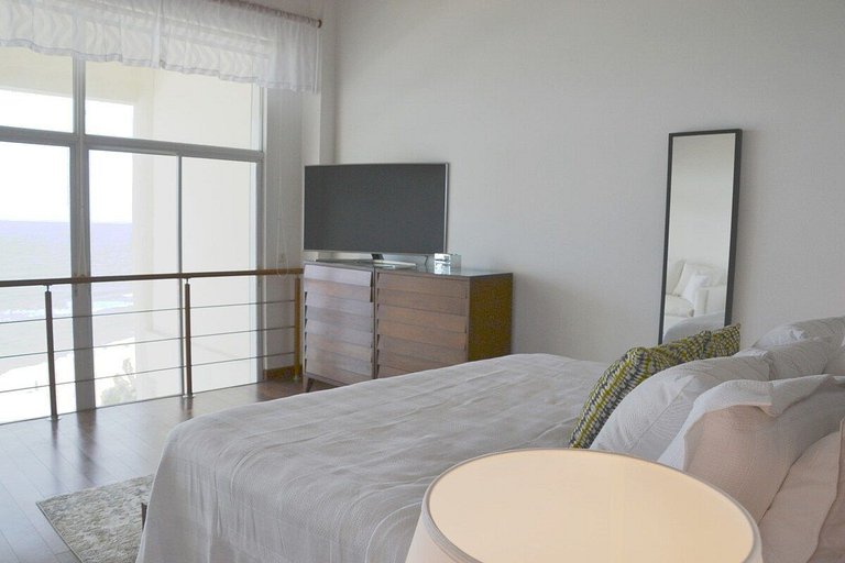 Majestic, Beach Front Penthouse 5BR w/VIEW, POOL