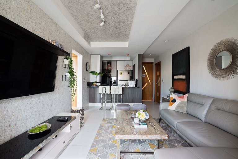 ★RooftopPool-CityViews-Gym-WiFi-A/C-1BR-YellowKey★