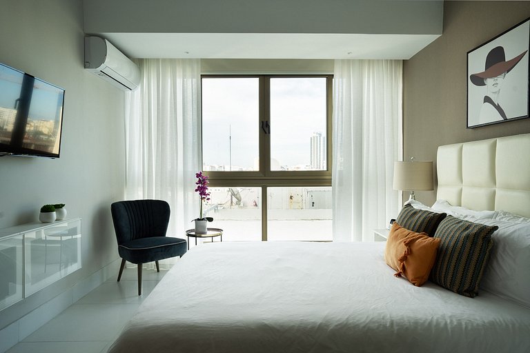 ★RooftopPool-CityViews-Gym-WiFi-A/C-1BR-YellowKey★