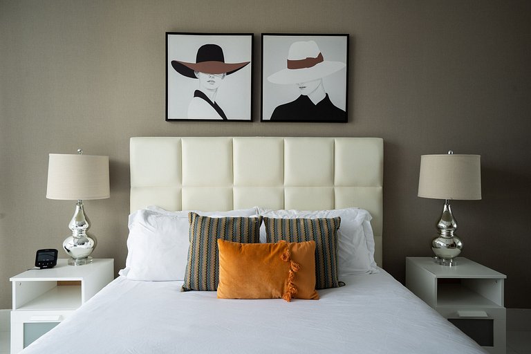 ★RooftopPool-CityViews-Gym-WiFi-A/C-1BR-YellowKey★
