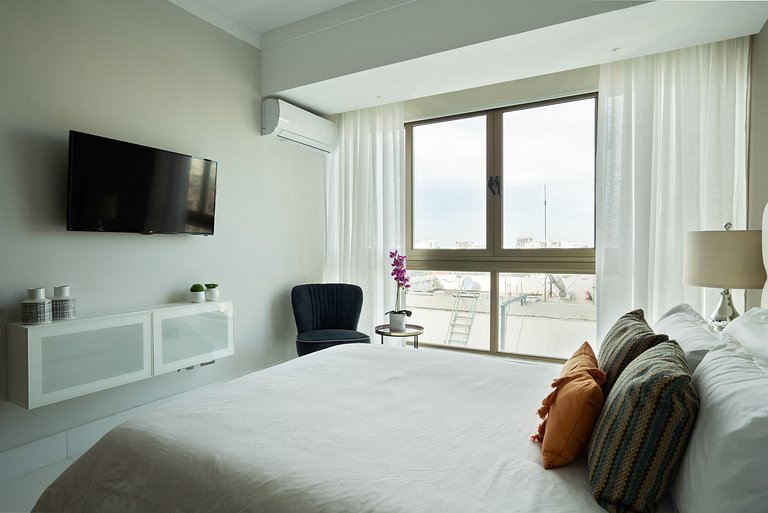 ★RooftopPool-CityViews-Gym-WiFi-A/C-1BR-YellowKey★