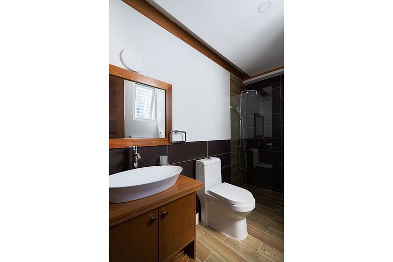 Classy-3BR-KingBed-50mbWiFi-CityCntr-A/C-YellowKey