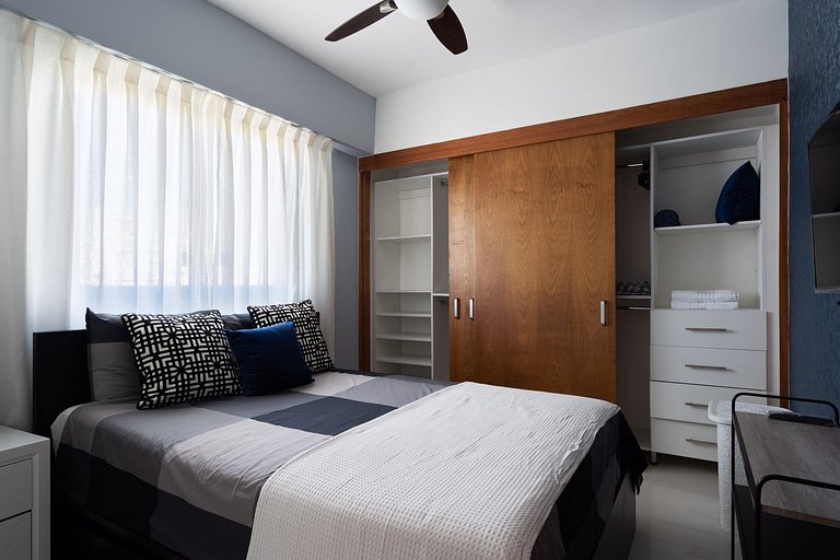 Classy-3BR-KingBed-50mbWiFi-CityCntr-A/C-YellowKey