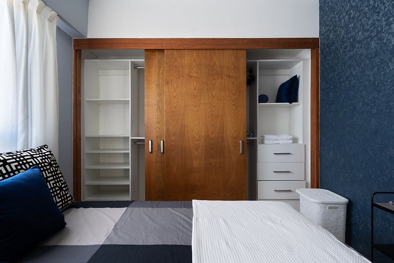 Classy-3BR-KingBed-50mbWiFi-CityCntr-A/C-YellowKey