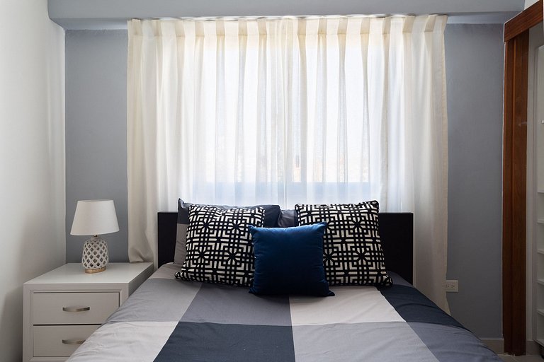 Classy-3BR-KingBed-50mbWiFi-CityCntr-A/C-YellowKey