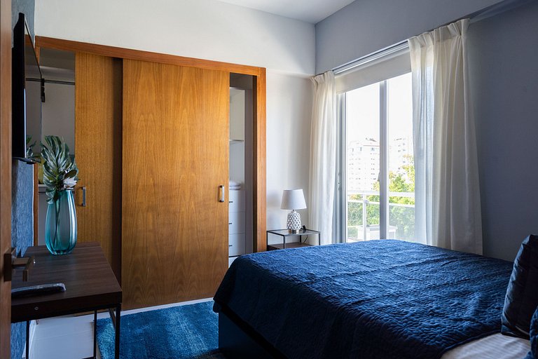Classy-3BR-KingBed-50mbWiFi-CityCntr-A/C-YellowKey