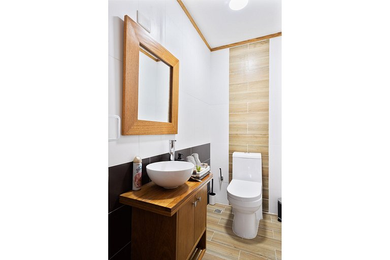 Classy-3BR-KingBed-50mbWiFi-CityCntr-A/C-YellowKey