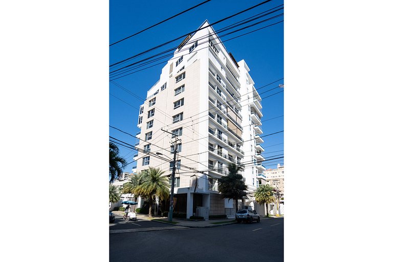 Classy-3BR-KingBed-50mbWiFi-CityCntr-A/C-YellowKey