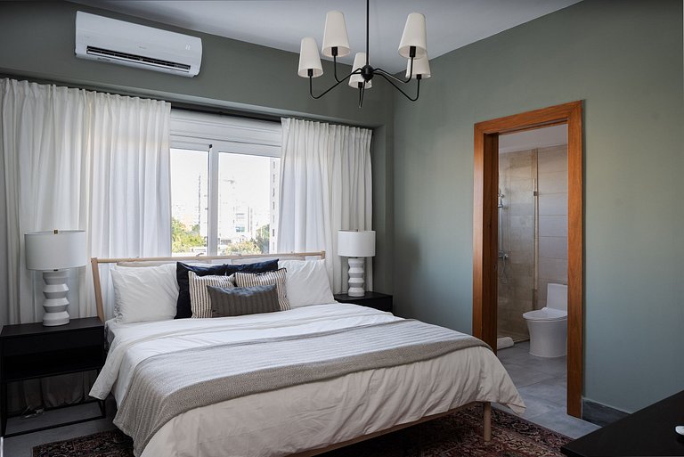 UPSCALE*2br* KING|POOL *GYM|PIANTINI-YellowKey
