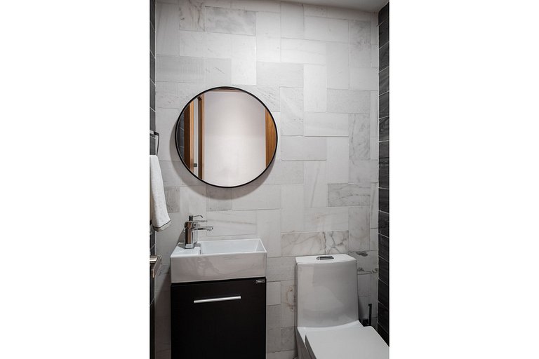 UPSCALE*2br* KING|POOL *GYM|PIANTINI-YellowKey