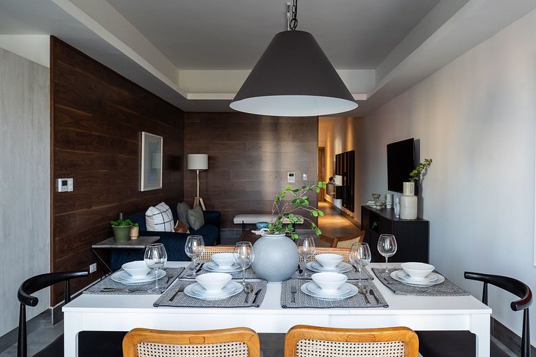 UPSCALE*2br* KING|POOL *GYM|PIANTINI-YellowKey