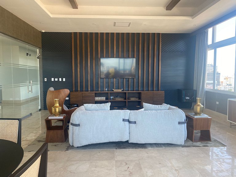 UPSCALE*2br* KING|POOL *GYM|PIANTINI-YellowKey