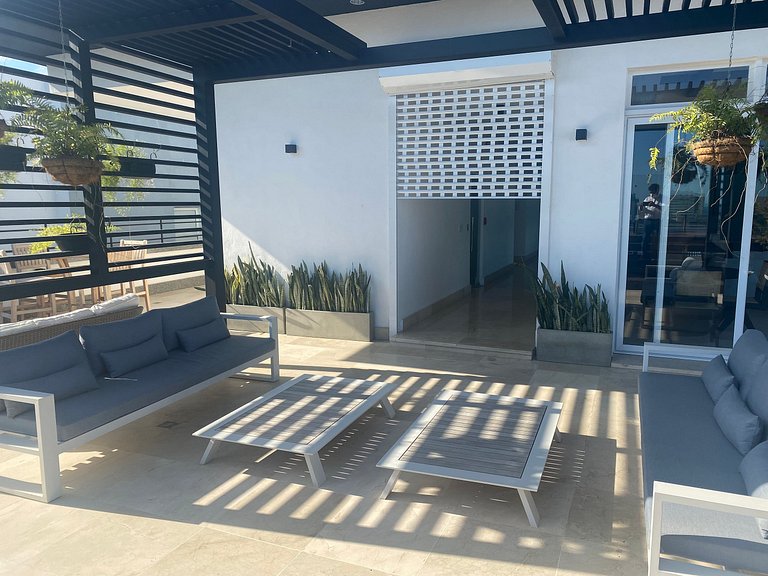 UPSCALE*2br* KING|POOL *GYM|PIANTINI-YellowKey