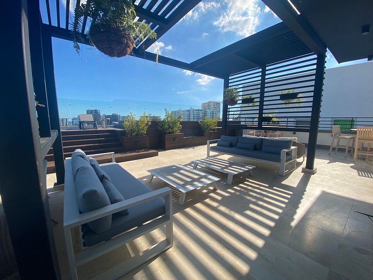 UPSCALE*2br* KING|POOL *GYM|PIANTINI-YellowKey