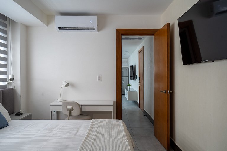 Downtown*Cozy*1br* POOL* 50MB| Yellowkey