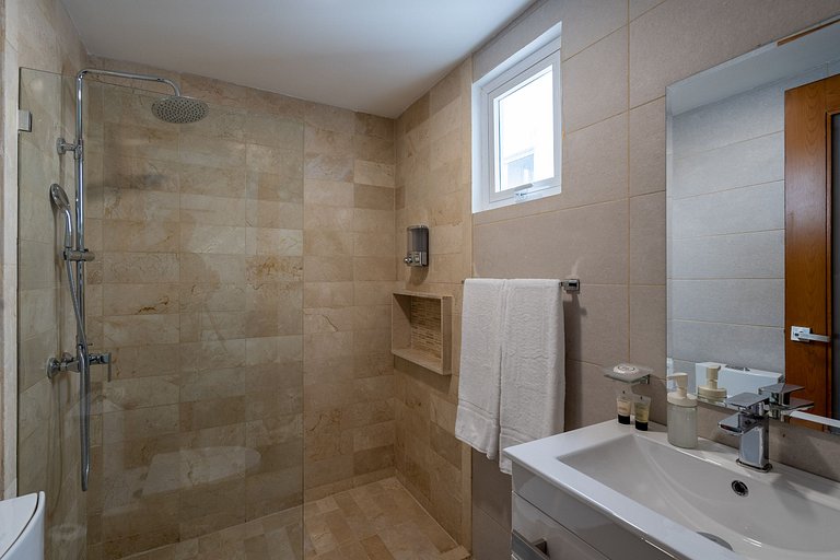 Downtown*Cozy*1br* POOL* 50MB| Yellowkey