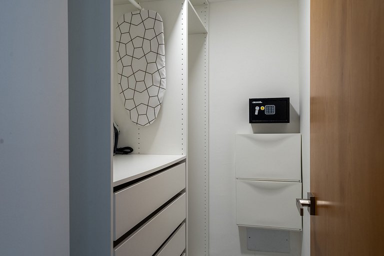Downtown*Cozy*1br* POOL* 50MB| Yellowkey