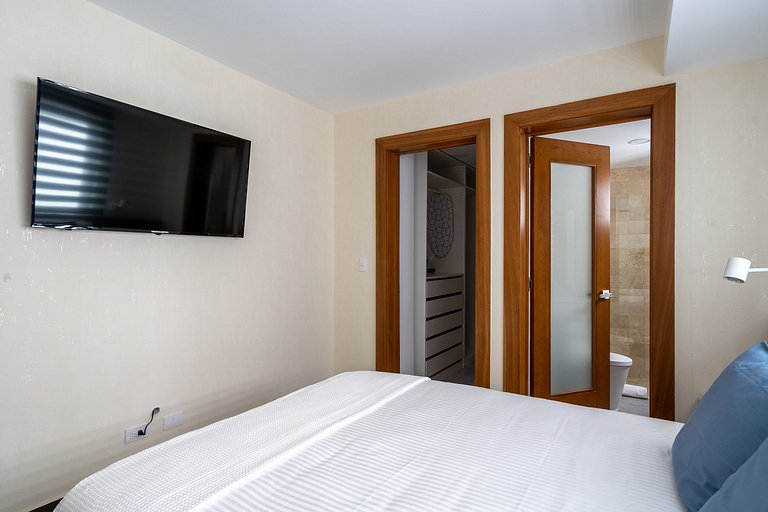 Downtown*Cozy*1br* POOL* 50MB| Yellowkey