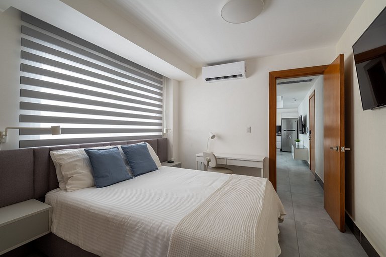 Downtown*Cozy*1br* POOL* 50MB| Yellowkey
