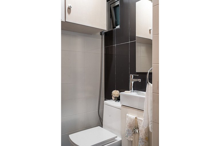 Cozy 1BR apartment in Piantini with wifi, AC and safe