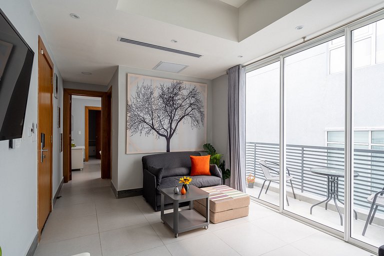 QuiteCondo-W/Pool-BestLocation-Sauna-YellowKey