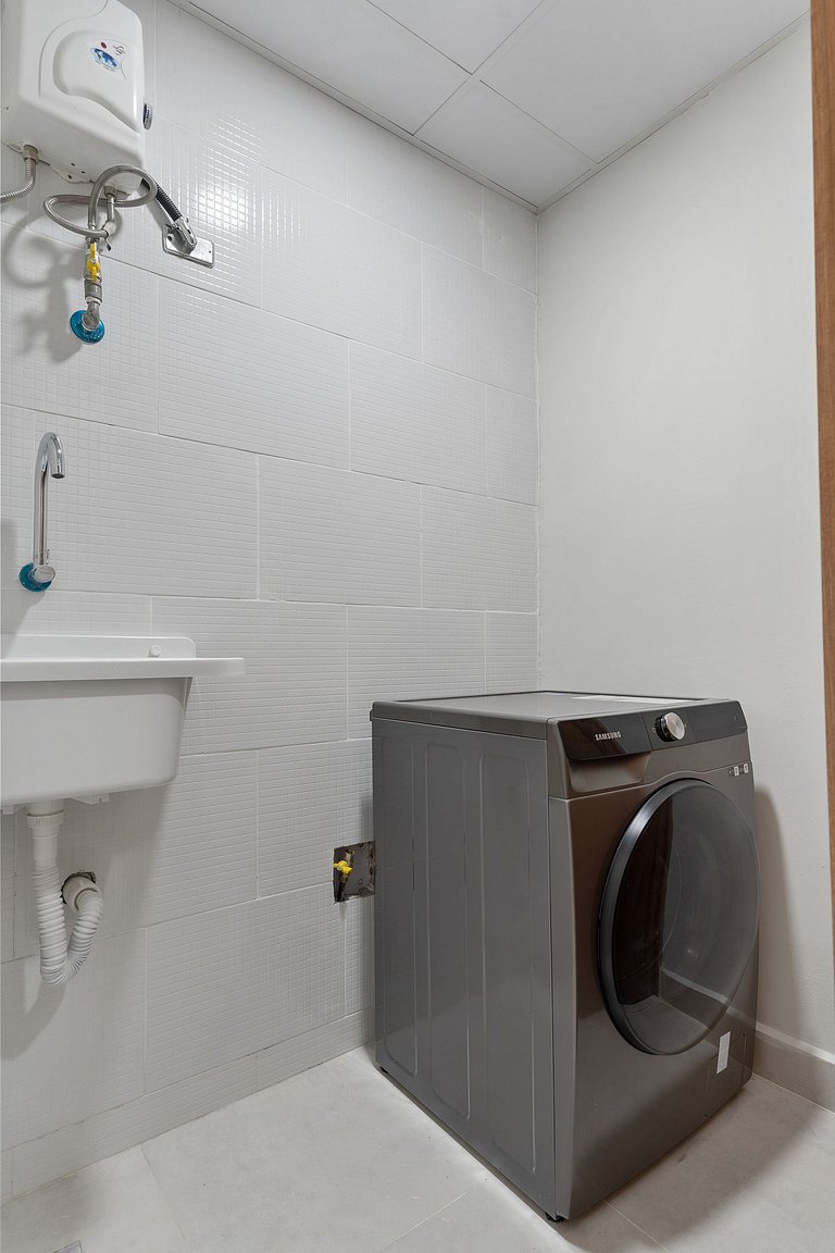 Modern-Safe-Lovely-1bd-w/pool-A/C-WiFi-YellowKey*