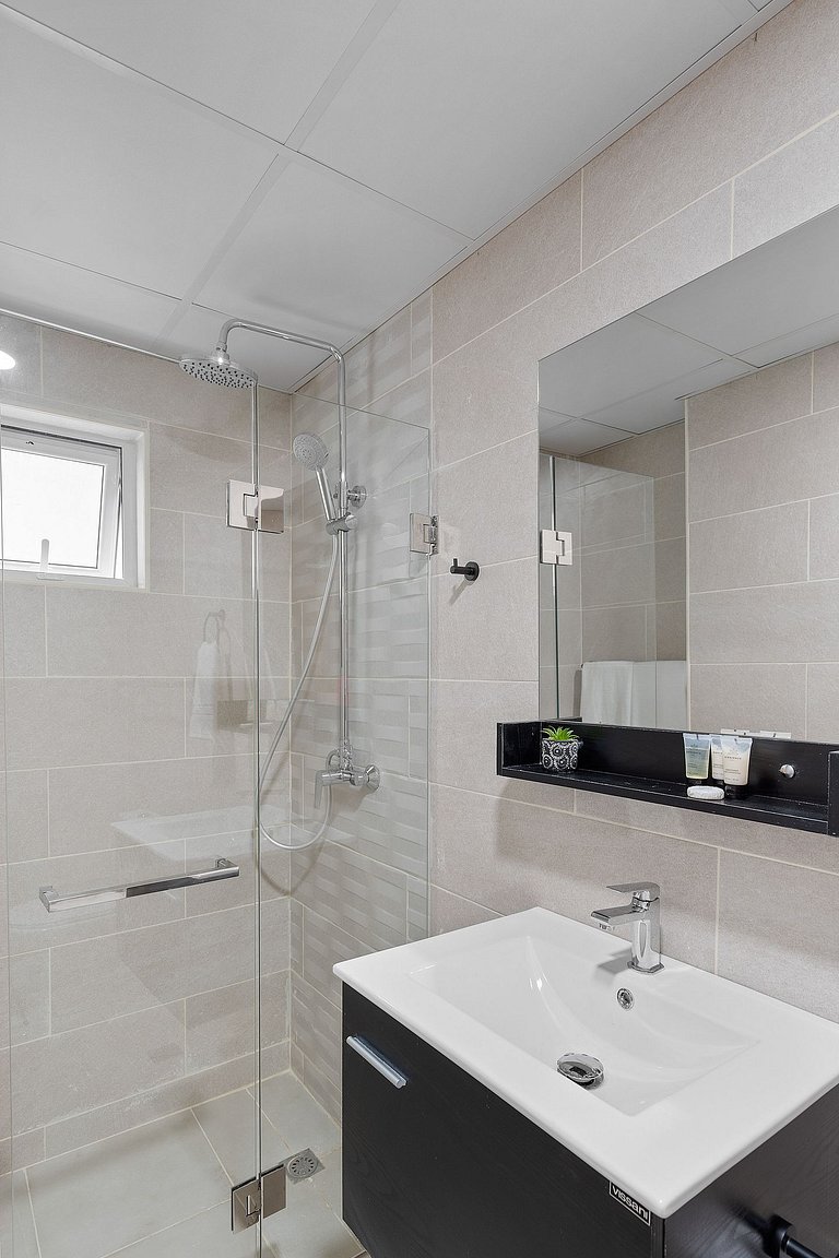 Modern-Safe-Lovely-1bd-w/pool-A/C-WiFi-YellowKey*