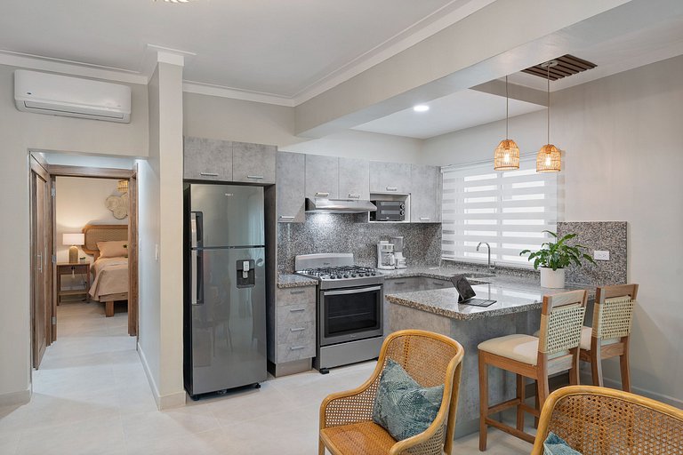 Modern-Safe-Lovely-1bd-w/pool-A/C-WiFi-YellowKey*